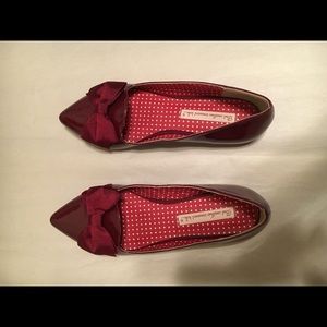 Burgundy loafer with bow detail